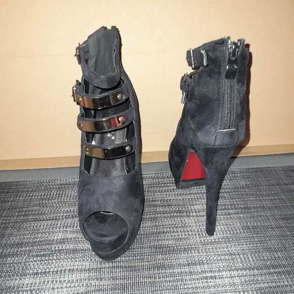 Black and Gold Platted Strap Heels by Crape Myrtle Size 38 - Picture 3 of 10